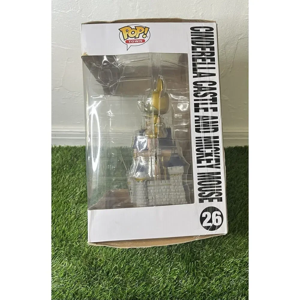 Funko POP #26 Walt Disney World 50th Anniversary Cinderella Castle Gold Mickey - Picture 3 of 6
